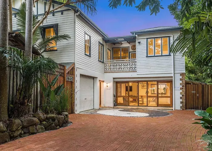 Skye Lodge - 7 Bedroom Charming Balinese Retreat With Designer Pool